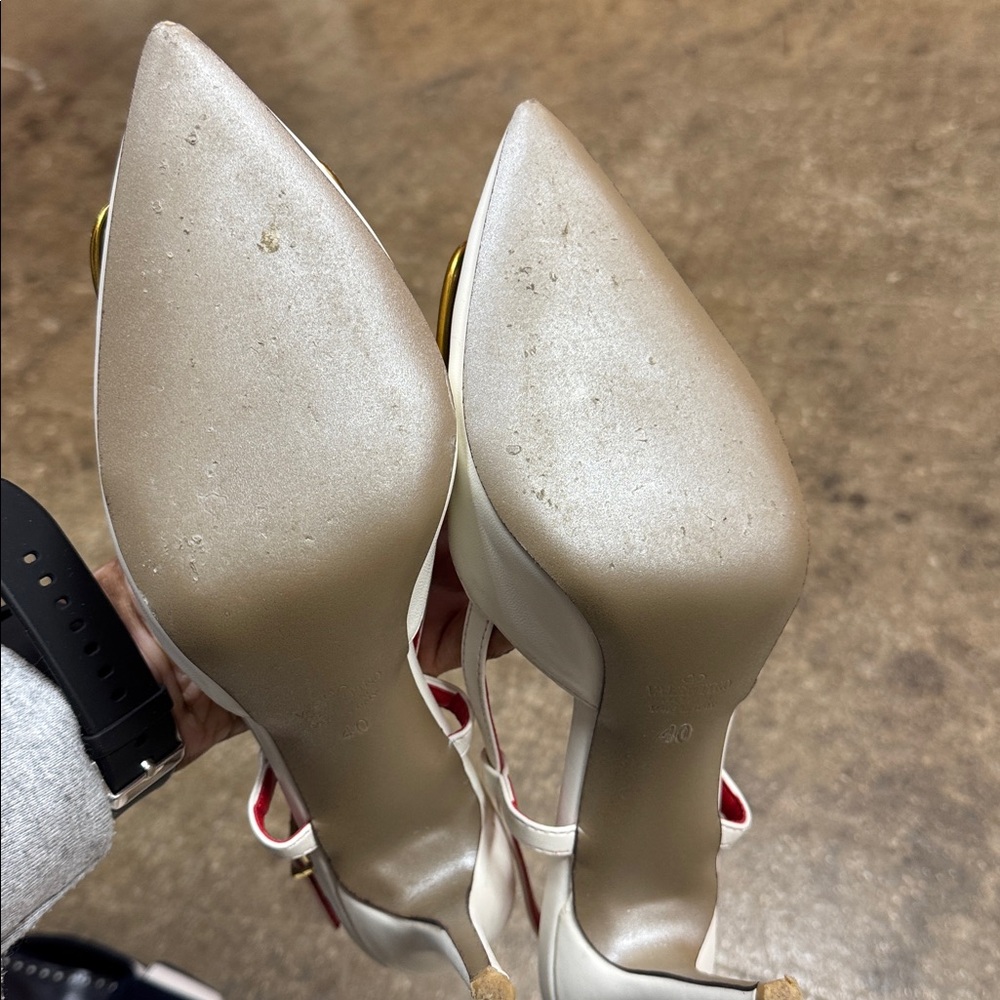 Valentino Garavani VLOGO Slingback Pumps - Picture 4 of 4